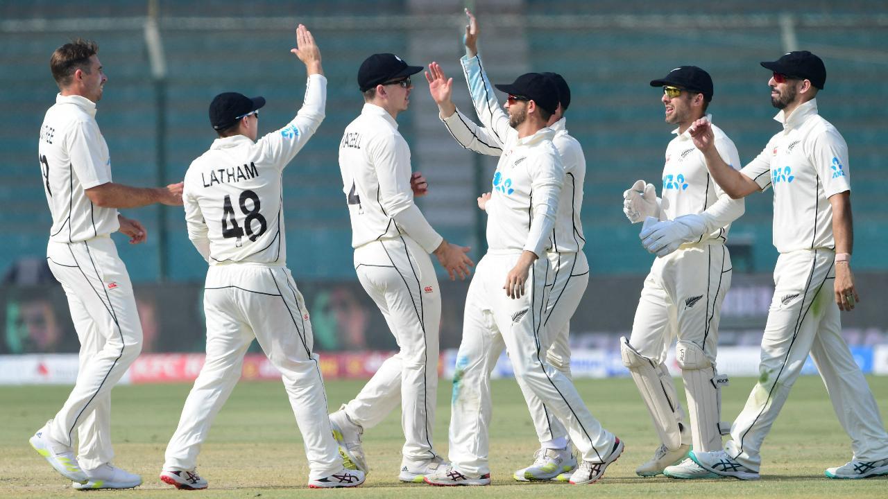 Pakistan stumble to 115-4 at lunch in 1st Test against NZ